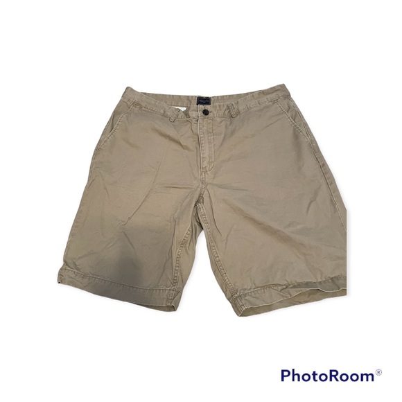 GAP Khaki Shorts - Picture 1 of 2